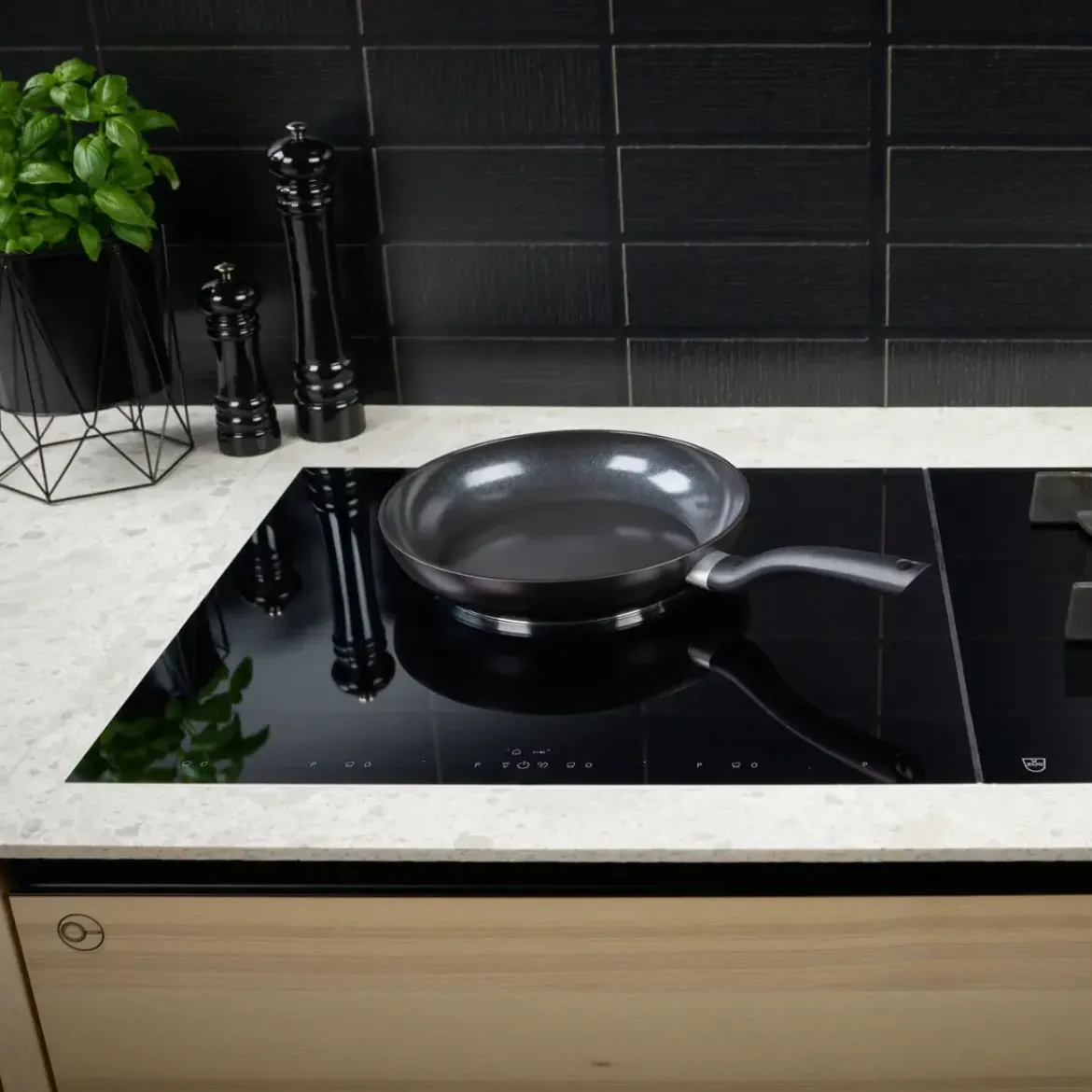 Fissler Pfanne Essential schwarz 28cm