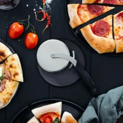 Microplane Pizzaschneider 17 cm Professional schwarz